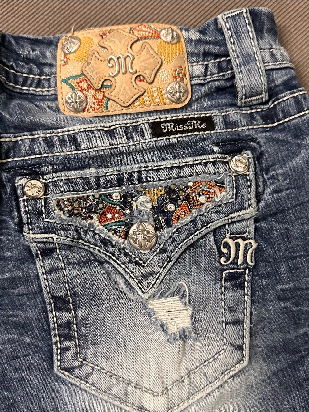Miss Me Jeans Women's Size 30 (30x32) Boot Cut Mid Rise Bead Design Pocket